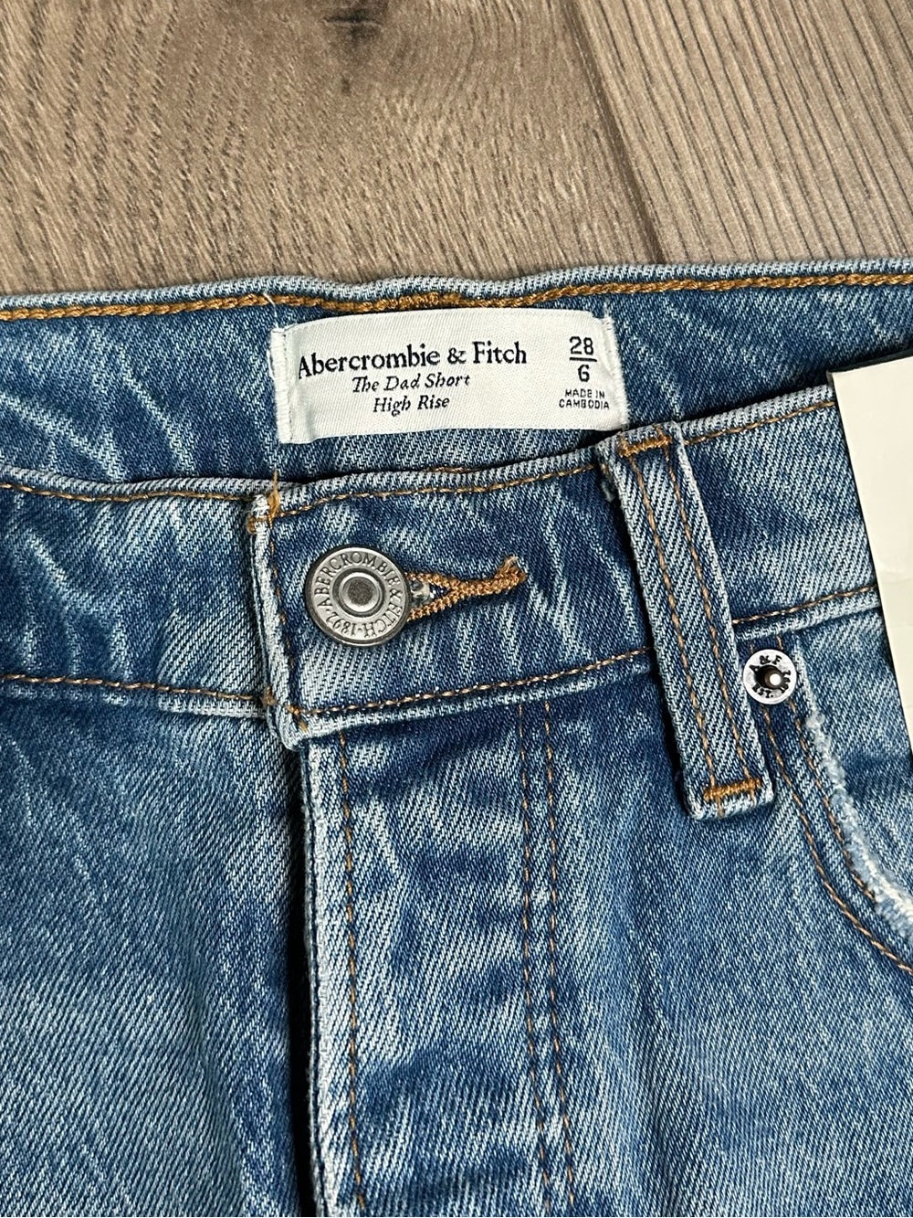 Abercrombie & Fitch The Dad High Rise Stretch Frayed Blue Jean Shorts Size 28 - Picture 4 of 8
